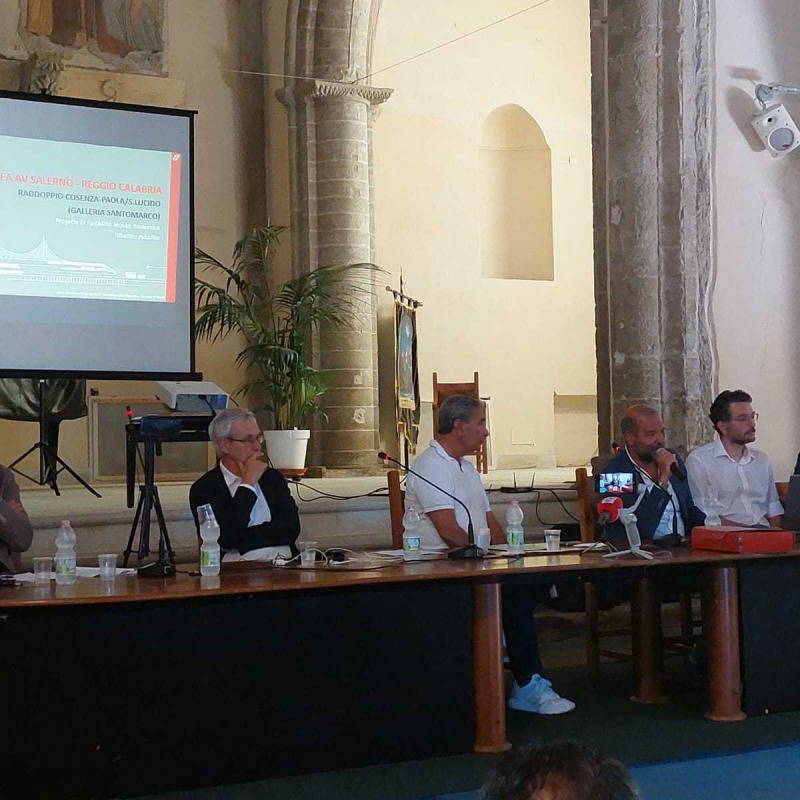 Un recente dibattito sull’alta velocità dove era presenta anche il sindaco di San Lucido