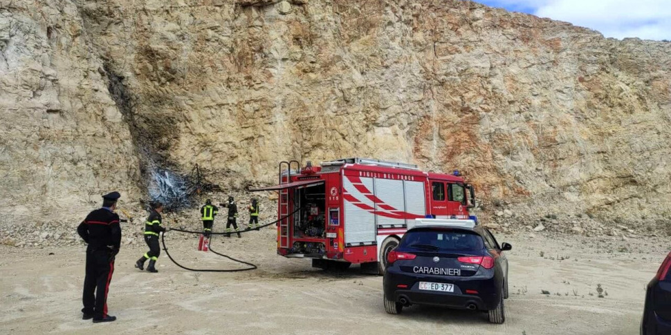 Dramma in volo, cade ultraleggero in Salento: muore il pilota avvolto ...