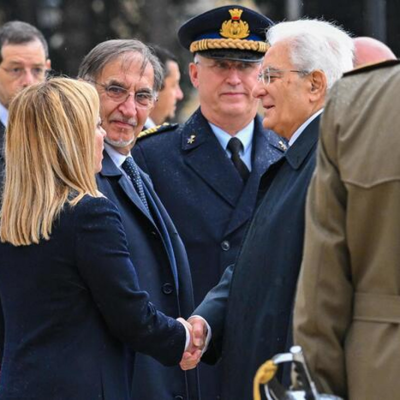 Italy's President Sergio Mattarella (C-R) shakes hand with Italy's Prime Minister, Giorgia Meloni (L) as President of the Italian Senate, Ignazio La Russa (3rdL) looks on, during a ceremony at the Altare della Patria monument in Rome on November 4, 2022 as part of celebrations of National Unity and Armed Forces Day, marking the end of the World War I in Italy. (Photo by Andreas SOLARO / AFP)