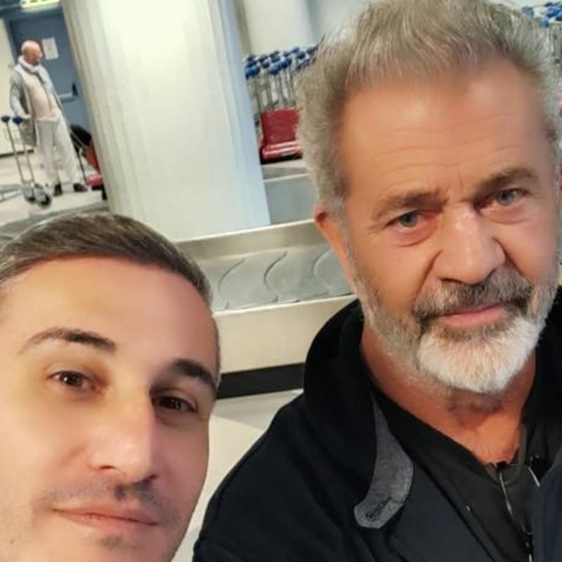 Antonio Mineo, GH Palermo, con Mel Gibson all'aeroporto