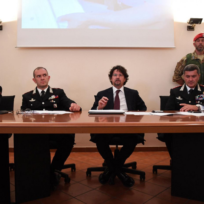 Gli inquirenti durante la conferenza stampa dell'operazione "Random" a Reggio