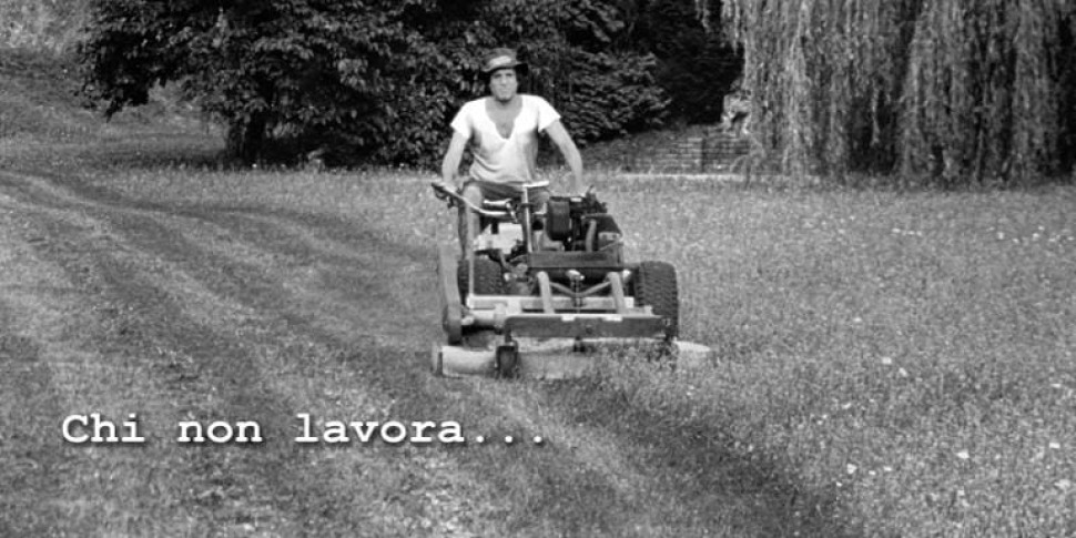 "Chi non lavora... Non si abbandona". Celentano a gamba tesa sul