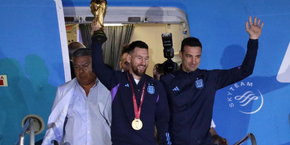 L'Argentina campione del mondo è a casa. Scoppia la festa a Buenos Aires