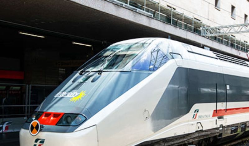 Sospese le nuove regole su bagagli, bici e monopattini sul treno Sospese le nuove regole su bagagli, bici e monopattini sul treno