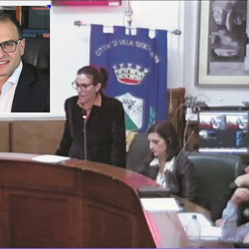 La sindaca Giusy Caminiti è intervenuta in aula sull’intimidazione a Daniele Siclari (nel riquadro)