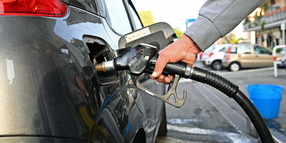 Medio Oriente, quanto aumenterà il petrolio con la chiusura dello Stretto di Hormuz? Medio Oriente, quanto aumenterà il petrolio con la chiusura dello Stretto di Hormuz?