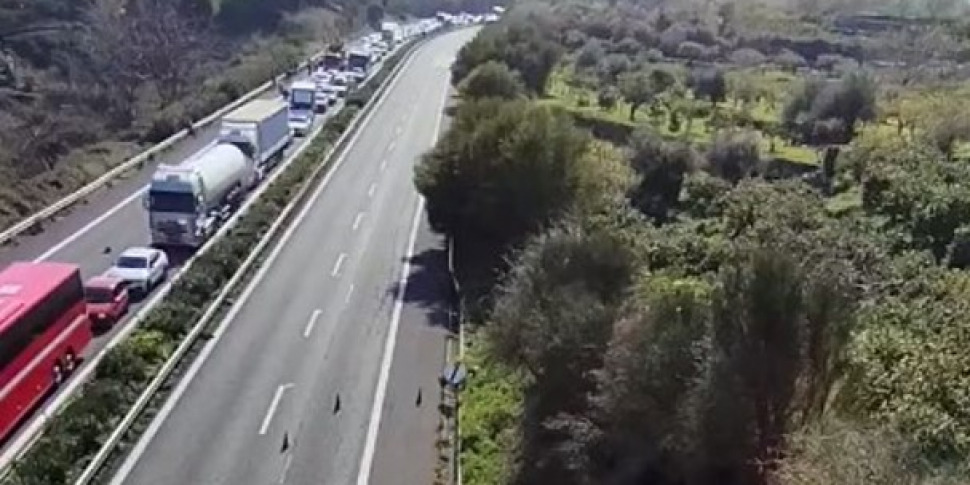 https://assets.gazzettadelsud.it/2023/02/incidente-messina-catania-1-970x485.jpg