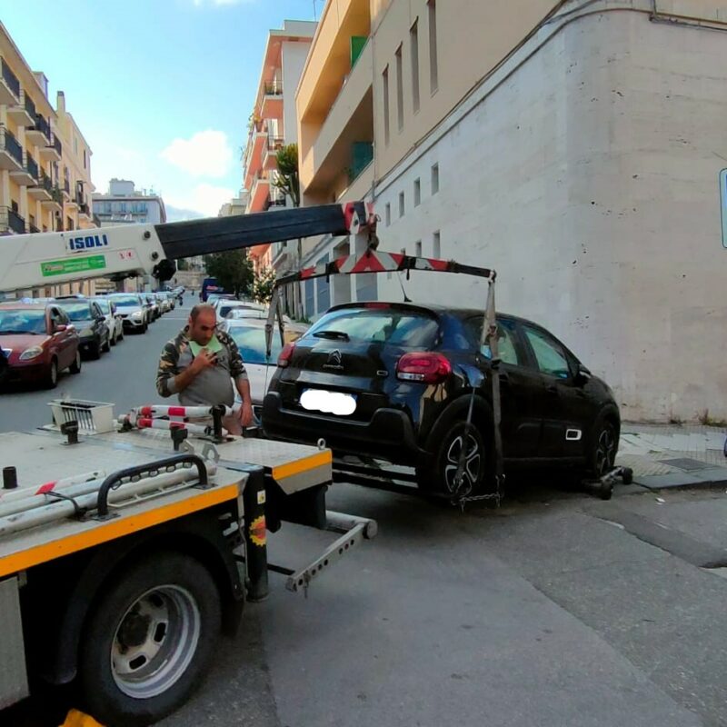 Messina, nel 2022 ben 7.832 rimozioni dei carroattrezzi. E 225 auto mai "rivendicate" restano al deposito FOTO