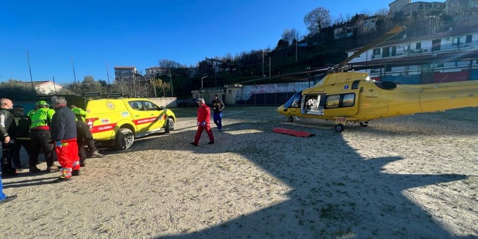 tragedia a gorizia un bimbo 10 anni chiama i soccorsi e tenta rianimare il padre che per242 muore davanti ai suoi occhi
