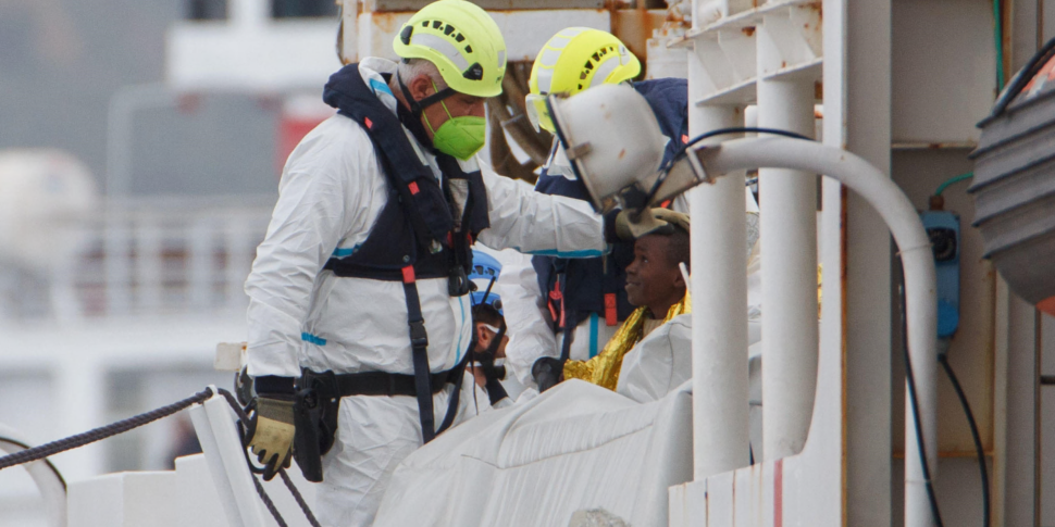 Sbarcati Dalla Sea Eye Gli Oltre Migranti Giunti A Reggio Calabria Gazzetta Del Sud