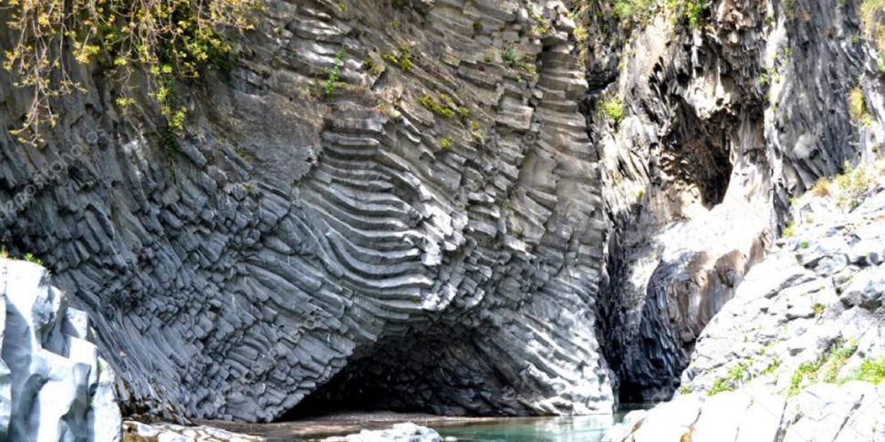 https://assets.gazzettadelsud.it/2023/04/Gole-dellAlcantara-970x485.jpg