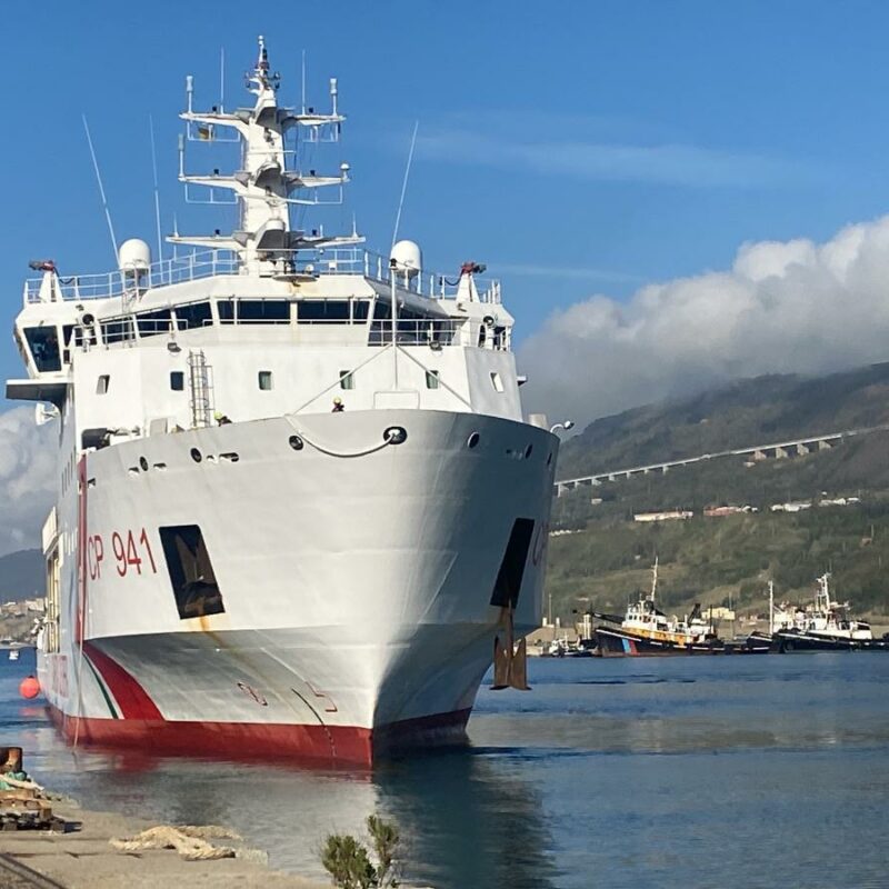 Un recente sbarco di migranti al porto di Vibo Marina