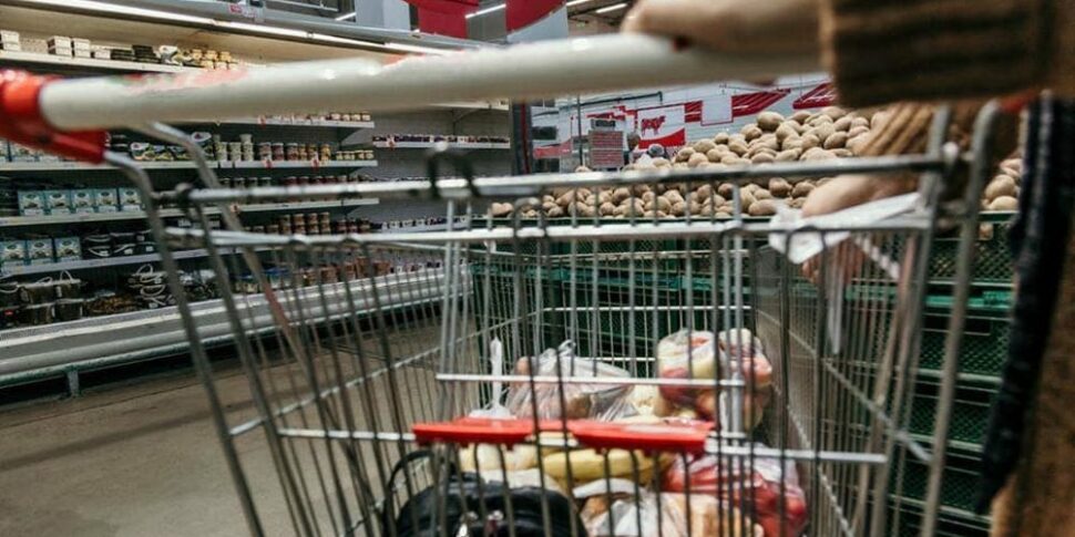 rischio di listeria carrefour ritira tre prodotti dai supermercati