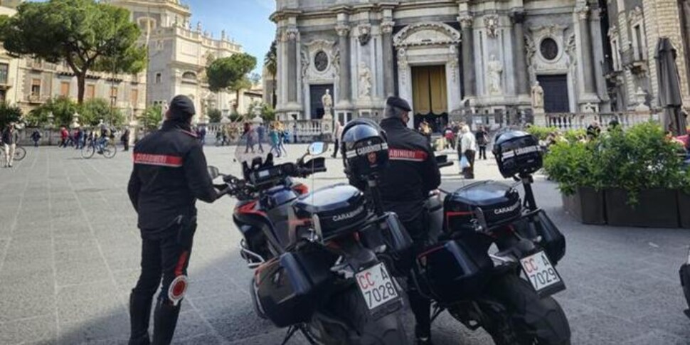 https://assets.gazzettadelsud.it/2023/04/carabinieri-catania-970x485-1729167504.jpg