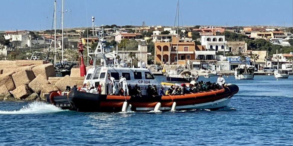 Lampedusa, salgono a 12 gli sbarchi: 305 nell