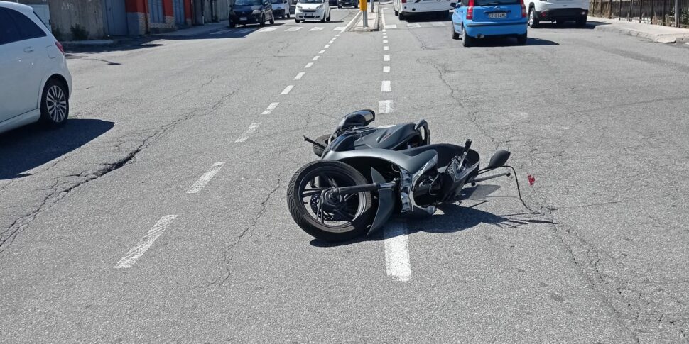 Messina, Scontro Auto-scooter Sul Viale Annunziata. Un 21enne In ...