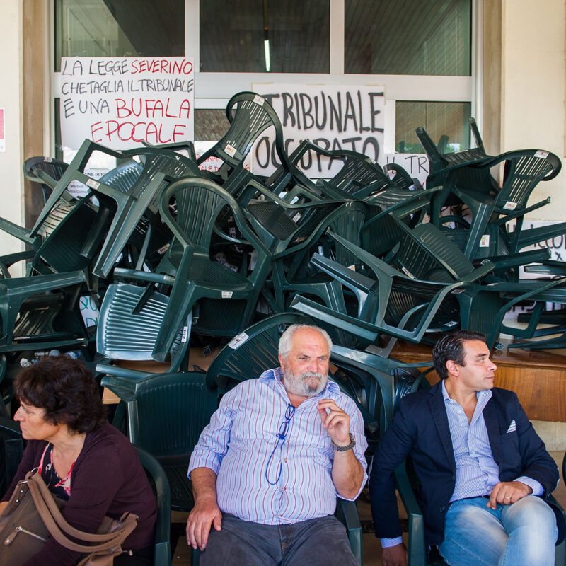 L’avvocato Maurizio Minnicelli nell'estate del 2013 al centro della barricata per salvare il tribunale di Rossano