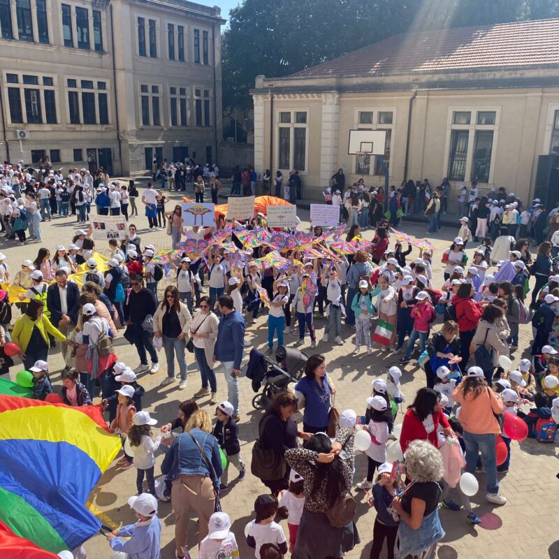 Messina ricorda Giovanni Falcone: un ulivo al Ringo, migliaia di ragazzi in centro città