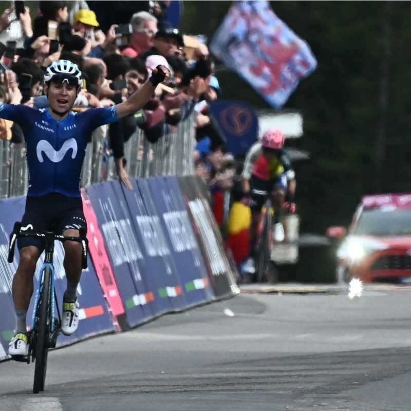 Einer Augusto Rubio Reyes taglia il traguardo della tappa del Giro d'Italia