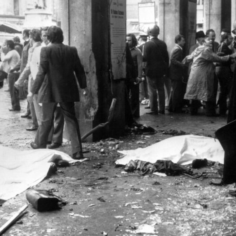 Piazza della Loggia a Brescia dopo l'attentato del 28 maggio 1974.ANSA