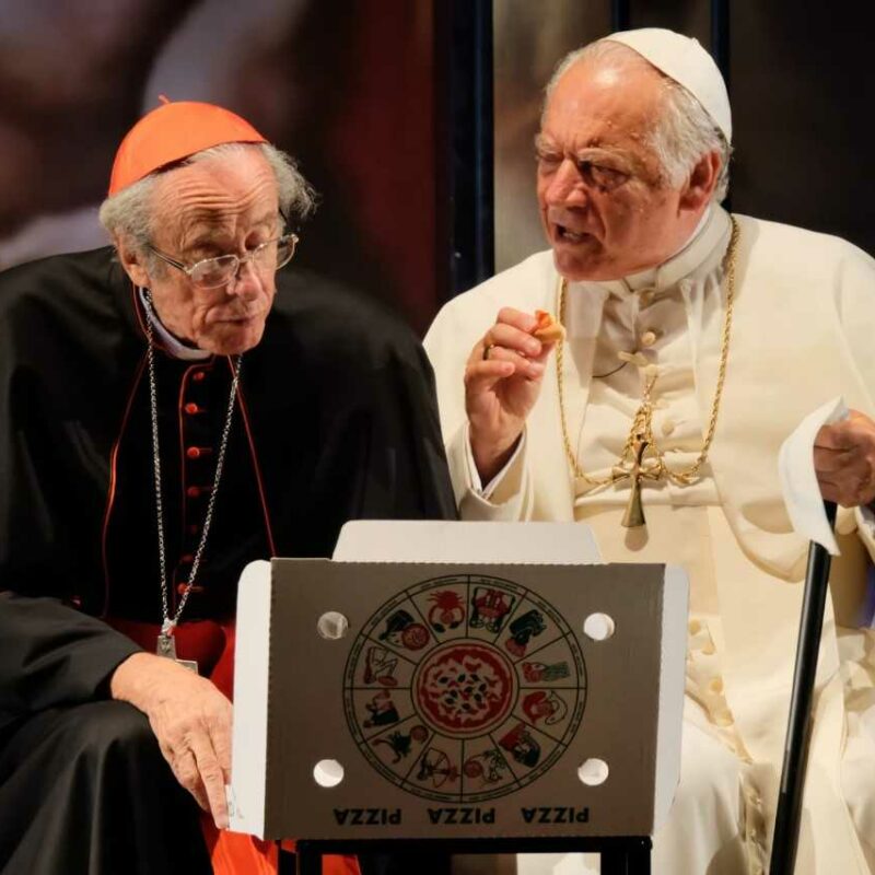 Mariano Rigillo e Giorgio Colangeli interpretano Il card. Bergoglio e Papa Ratzinger