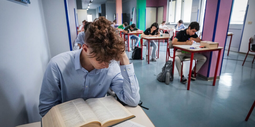 https://assets.gazzettadelsud.it/2023/06/reggio-esami-di-maturita-970x485.jpg