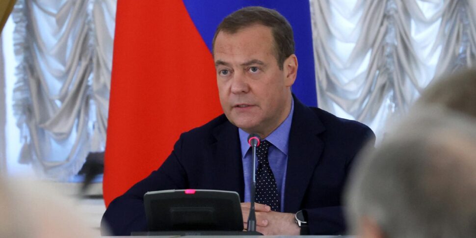 Medvedev: "Da Zelensky solo una provocazione. Se Kiev provoca il 9 maggio, non arriverà al 10" Medvedev: "Da Zelensky solo una provocazione. Se Kiev provoca il 9 maggio, non arriverà al 10"