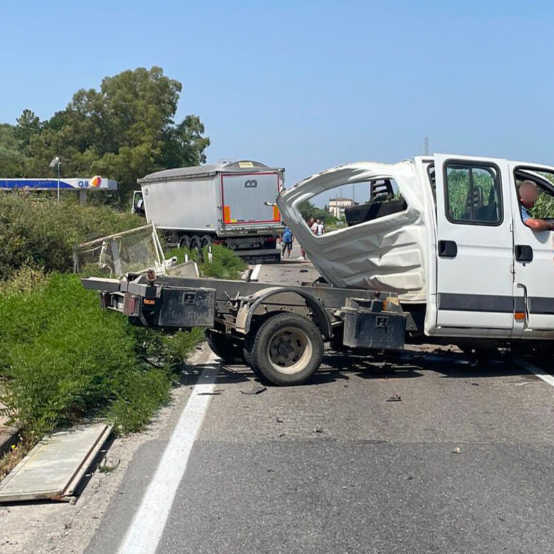 Ennesimo Incidente Sulla Ss A Corigliano Rossano Un Morto E Un