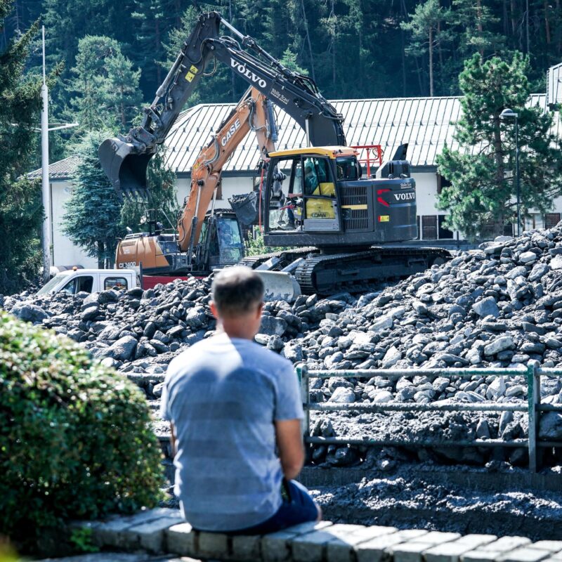 An image of the day after in Bardonecchia, in addition to the road connections, at the moment there are problems with the water and gas networks, the telephone lines are being restored. ANSA/TINO ROMANO