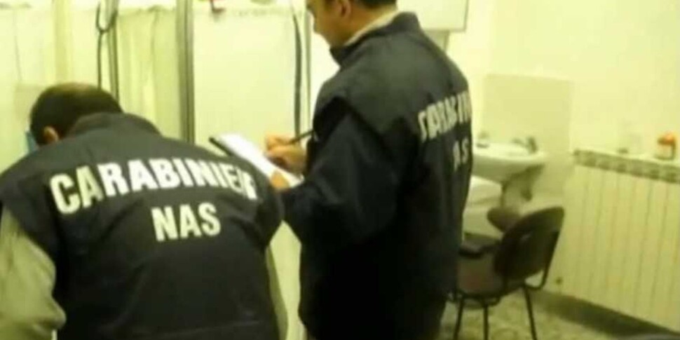 Sospeso dalla professione, un medico operava in appartamento: arrestato dai carabinieri del Nas Sospeso dalla professione, un medico operava in appartamento: arrestato dai carabinieri del Nas