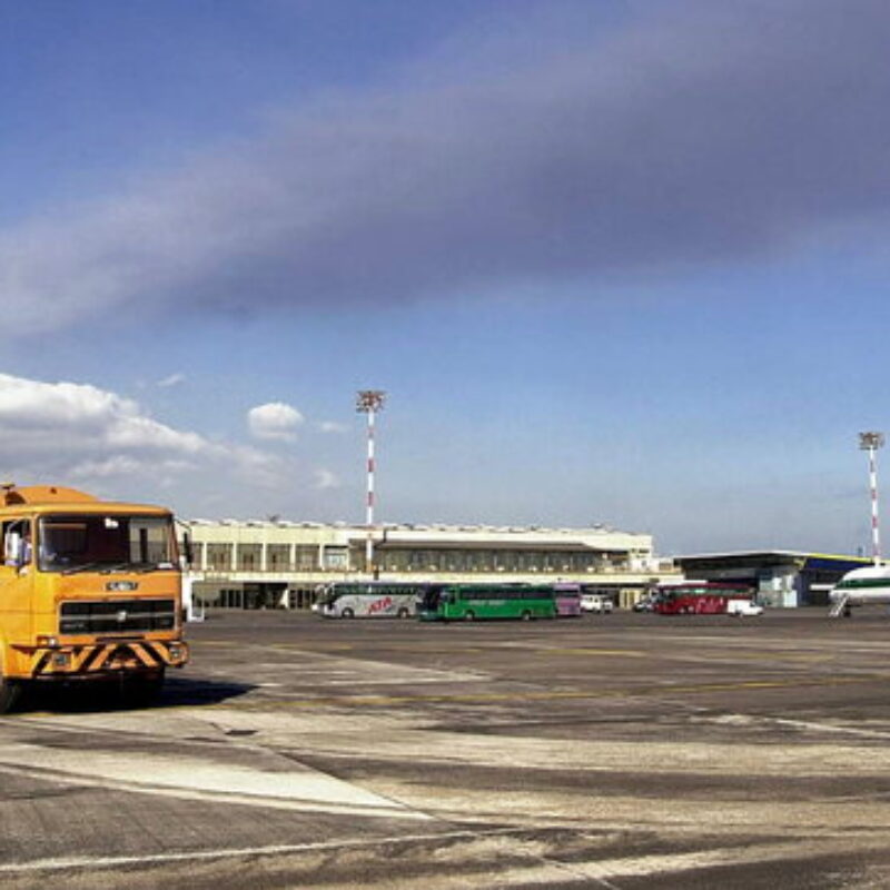 Etna In Eruzione Chiuso L Aeroporto Di Catania Voli Dirottati Su