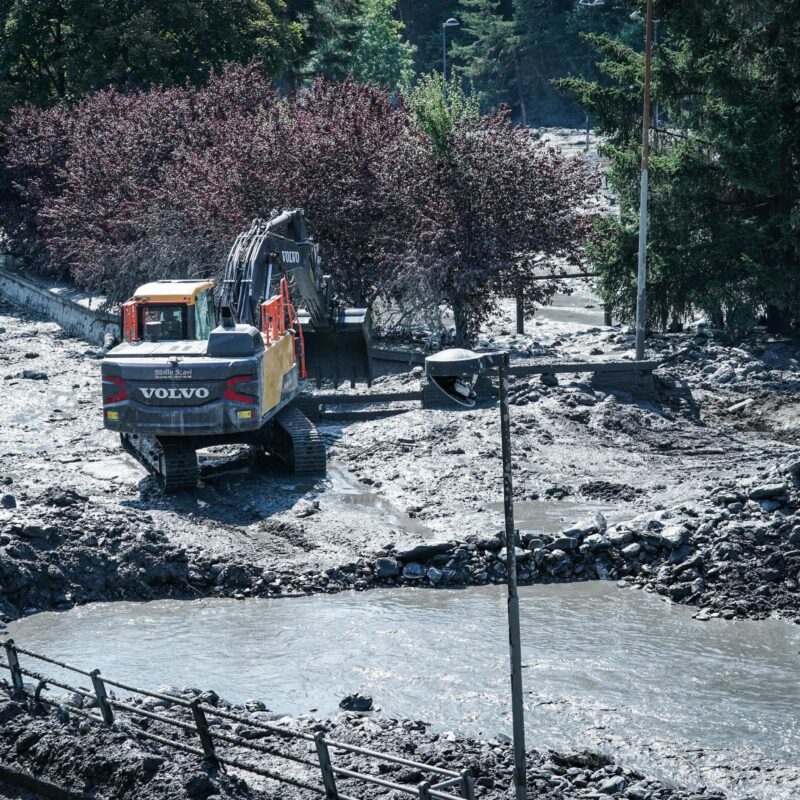 An image of the day after in Bardonecchia, in addition to the road connections, at the moment there are problems with the water and gas networks, the telephone lines are being restored. ANSA/TINO ROMANO