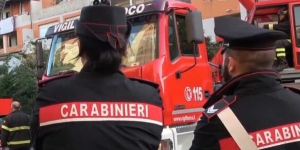 Donna accoltellata a morte in casa a Prato, fermato il figlio 22enne