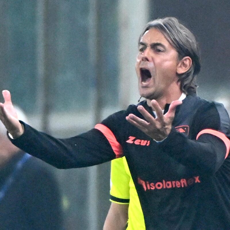 Salernitana's Filippo Inzaghi reacts during the Italian Serie A match, Genoa CFC vs Us Salernitana at Luigi Ferraris stadium in Genoa, Italy, 27 october 2023.ANSA/LUCA ZENNARO