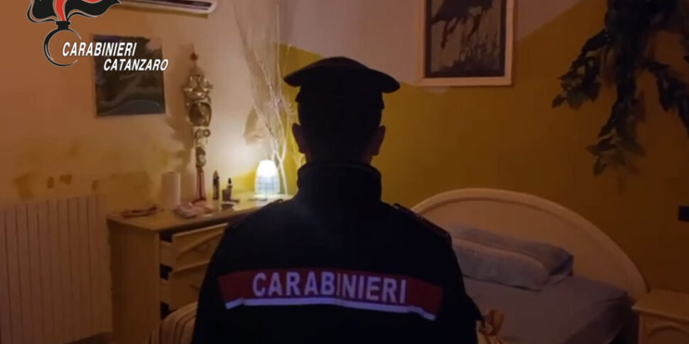 Catanzaro, Giro Di Prostituzione In Centro. Il Barbiere Patteggia La ...