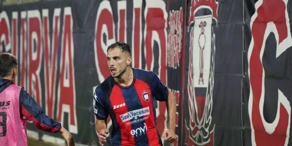 Il Crotone Prima Dilaga E Poi Si Spaventa Ma Batte Il Catania Con Super