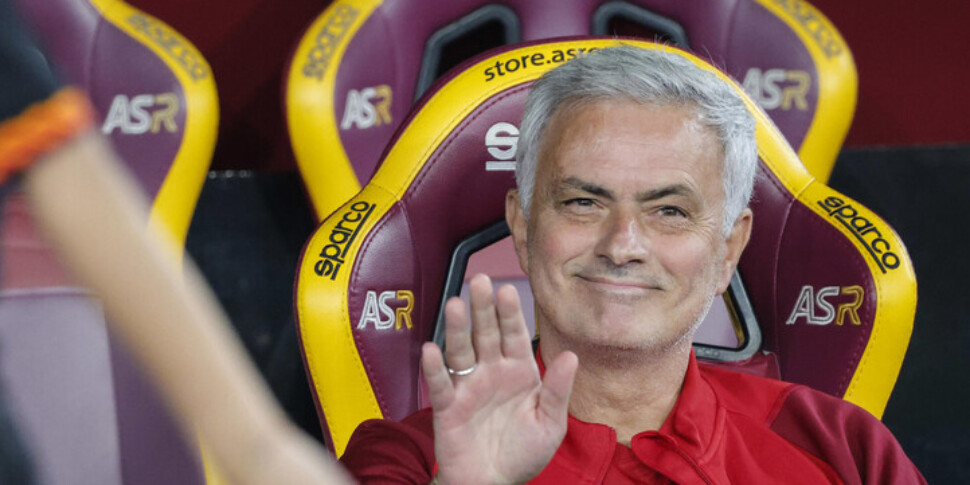 Mourinho verso il clamoroso ritorno in Inghilterra: addio al Fenerbahçe? Nottingham nel destino Mourinho verso il clamoroso ritorno in Inghilterra: addio al Fenerbahçe? Nottingham nel destino
