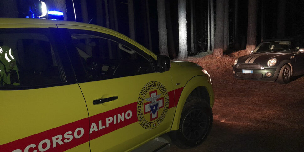Trentino, 54enne precipita e muore durante costruzione di un capanno da caccia Trentino, 54enne precipita e muore durante costruzione di un capanno da caccia