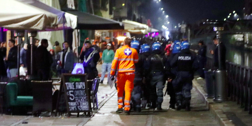 Milan Psg La Guerriglia Notturna Scoppia Una Rissa Tra Tifosi Grave Un Enne Francese