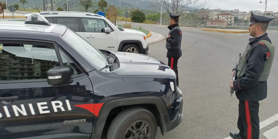 Assalto A Un Supermercato Di Corigliano Rossano Un Gruppo Di Stranieri Entra E Ruba Di Tutto