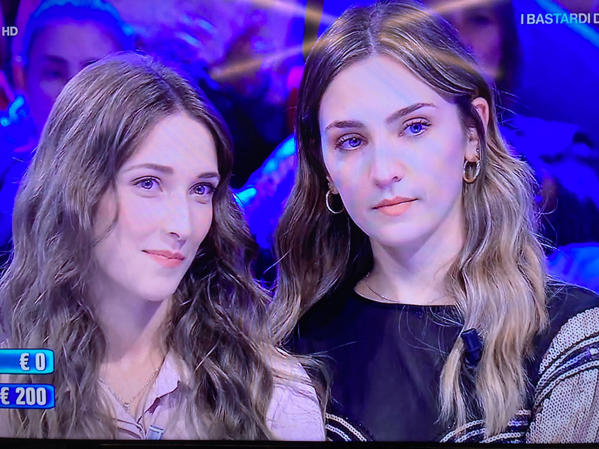 Due sorelle di Cassano Ionio protagoniste ad Affari Tuoi: Manuela e Simona  vincono 35mila euro - Gazzetta del Sud