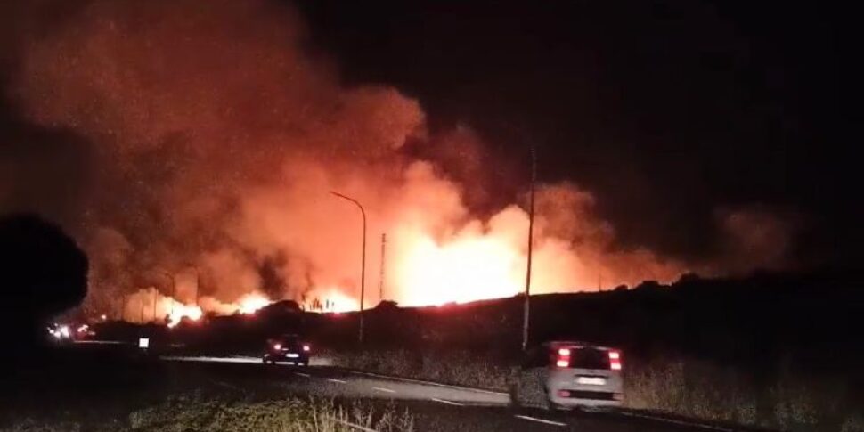 Paura Nella Locride Tra Camini E Riace Per Un Vasto Incendio Saltata