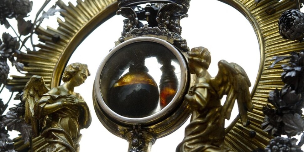 a napoli san gennaro rinnova il miracolo il cardinale battaglia nulla di religioso nella camorra da Gazzettadelsud.it a napoli san gennaro rinnova il miracolo il cardinale battaglia nulla di religioso nella camorra