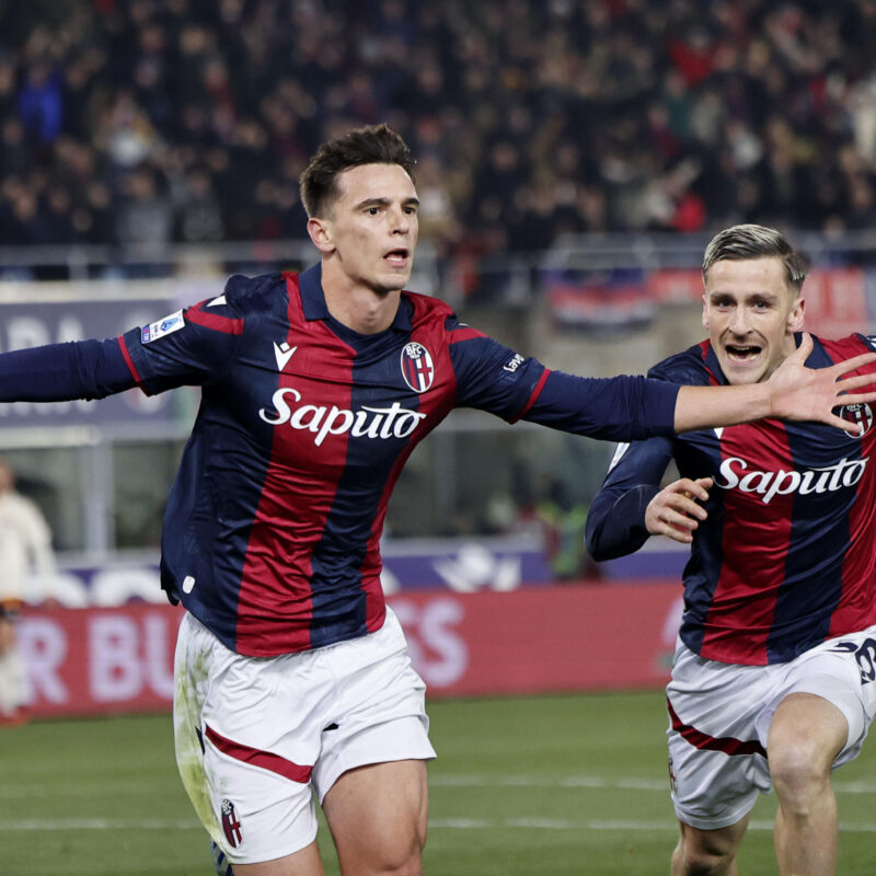 Bologna's Nikola Moro jubilates with his teammate Alexis Saelemaekers after scoring the goal during the Italian Serie A soccer match Bologna FC vs AS Roma at Renato Dall'Ara stadium in Bologna, Italy, 17 December 2023. ANSA /ELISABETTA BARACCHI