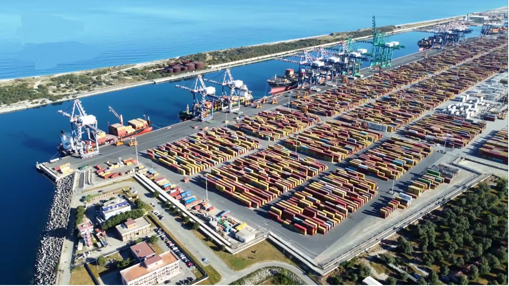 Blitz nel porto di Gioia Tauro, sequestrati 252 chilogrammi di cocaina: arrestati due portuali