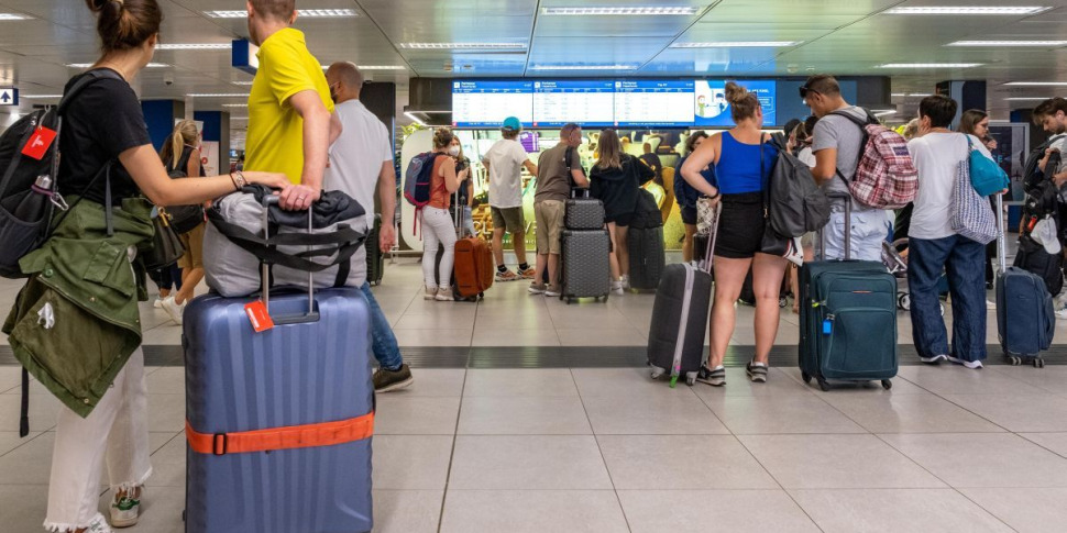 catania arrestata sulla pista appena scesa dall aereo era ricercata dal 2023 per sequestro di persona da Gazzettadelsud.it catania arrestata sulla pista appena scesa dall aereo era ricercata dal 2023 per sequestro di persona
