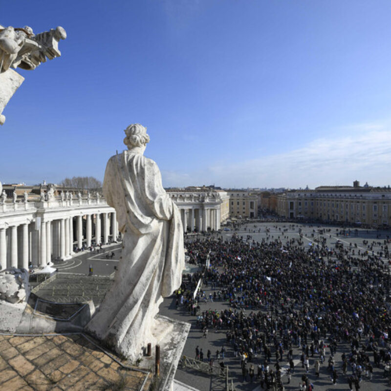 52enne Di Palmi Tenta Di Entrare A San Pietro Con Un Coltello