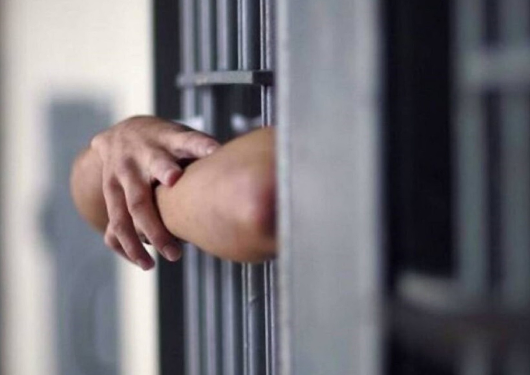 Armi, pizzo e telefonini all'interno del carcere: 2 arresti e … Armi, pizzo e telefonini all'interno del carcere: 2 arresti e …