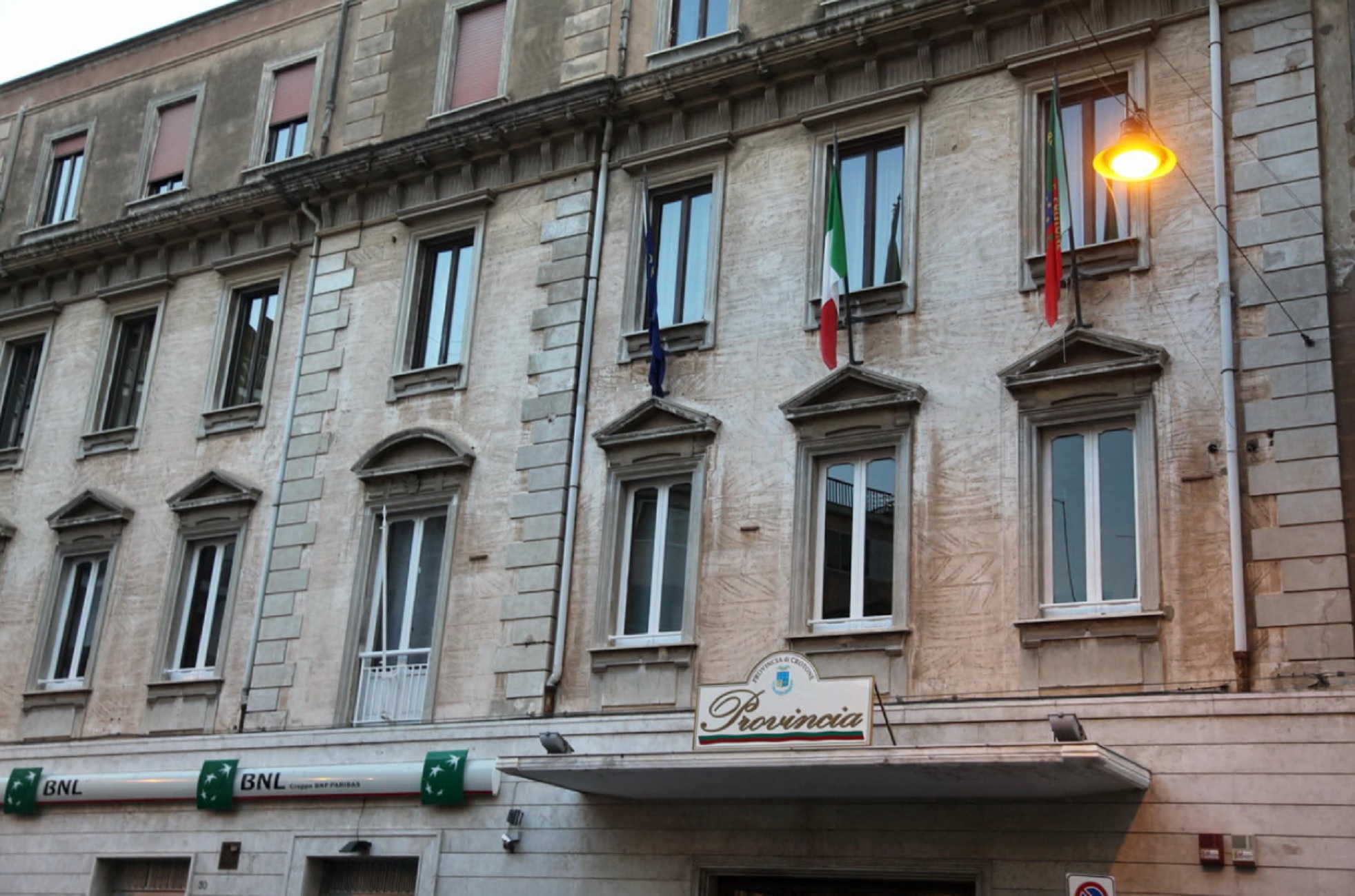 Il trucco delle consulenze reciproche base del “sistema Manica” a Crotone