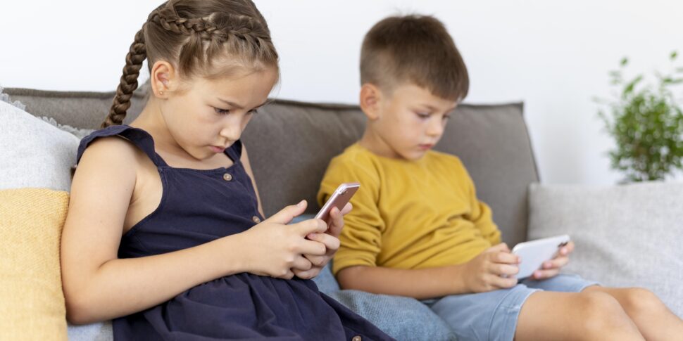 Smartphone prima dei 13 anni? Rischi di cattiva salute mentale Smartphone prima dei 13 anni? Rischi di cattiva salute mentale
